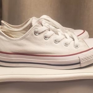 SOLD...Women's White Converse size 6